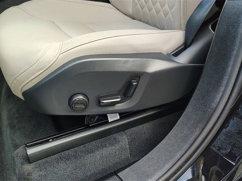 Certified 2025 Volvo XC90 B6 Plus image 11