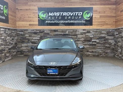 Used 2023 Hyundai Elantra SEL w/ Preferred Accessory Package FWD image 5