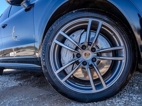 Used 2019 Porsche Cayenne Turbo w/ Sportdesign Package image 13