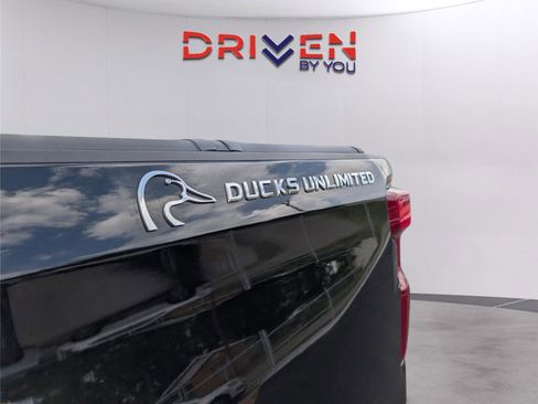 Used 2019 Chevrolet Silverado 1500 RST image 25