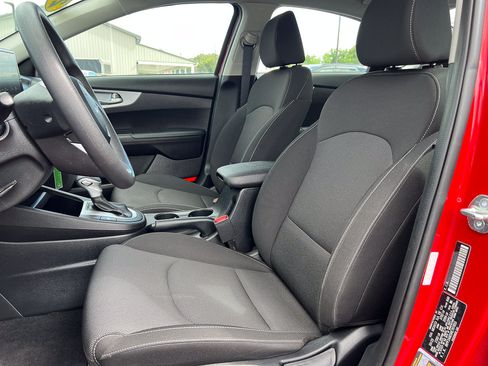 Used 2024 Kia Forte LXS w/ LXS Technology Package FWD image 11