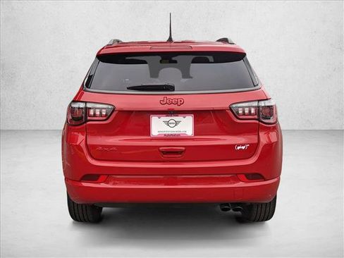 Used 2022 Jeep Compass Limited image 7