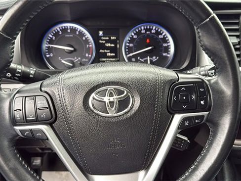 Used 2017 Toyota Highlander FWD V6 image 15