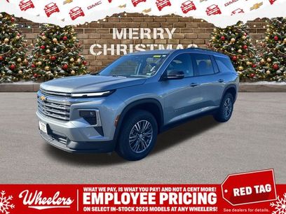 Used 2025 Chevrolet Traverse LT