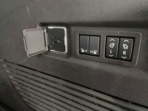 Certified 2025 Chevrolet Suburban Z71 w/ Comfort Package image 34