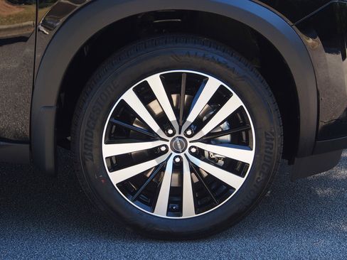 New 2025 Nissan Pathfinder Platinum w/ Cargo Package image 9