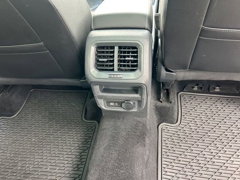 Used 2022 Volkswagen Tiguan SEL R-Line image 29