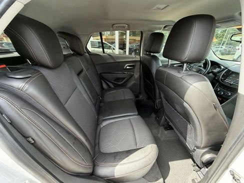 Used 2017 Chevrolet Trax LT w/ LT Convenience Package AWD/4WD image 16