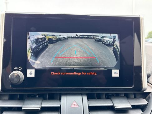 Used 2025 Toyota RAV4 XLE AWD/4WD image 20