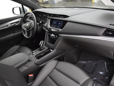 Used 2025 Cadillac XT5 Luxury FWD image 14