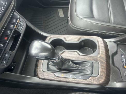 Used 2022 GMC Canyon Denali image 16