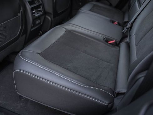 Used 2025 Jeep Grand Cherokee Altitude image 32