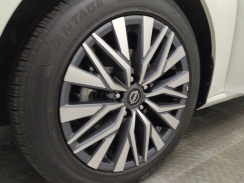 Used 2025 Nissan Altima 2.5 SV FWD image 31
