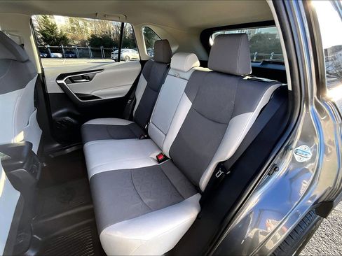 Used 2025 Toyota RAV4 XLE image 25