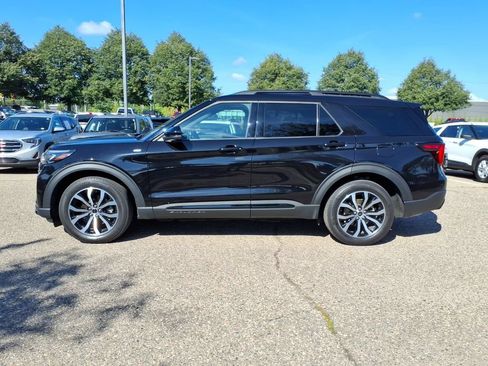 Used 2025 Ford Explorer ST-Line AWD/4WD image 2