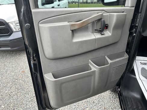 Used 2017 Chevrolet Express 2500 image 19