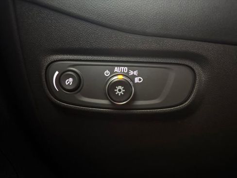 Used 2023 Chevrolet Equinox LS FWD image 21