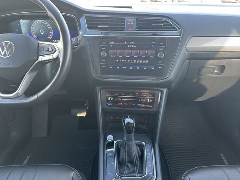 Used 2022 Volkswagen Tiguan SE image 20