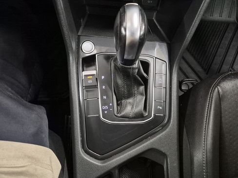 Used 2020 Volkswagen Tiguan SEL FWD image 31