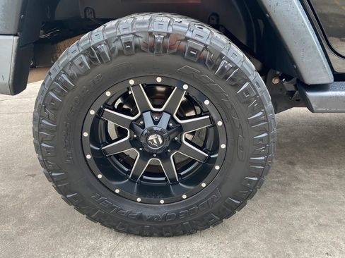 Used 2017 Jeep Wrangler Unlimited Sport w/ Connectivity Group AWD/4WD image 22