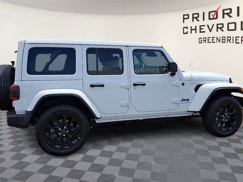 Used 2025 Jeep Wrangler Unlimited Sahara w/ Safety Group AWD/4WD image 9