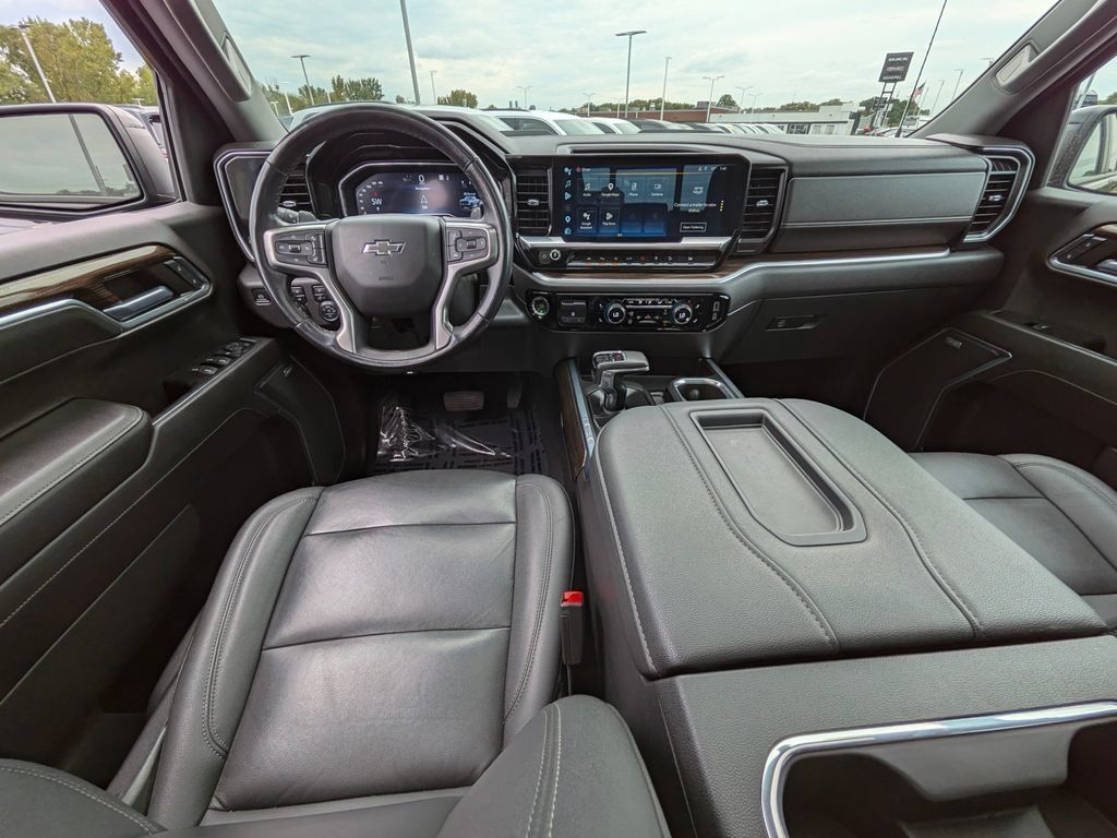 Used 2022 Chevrolet Silverado 1500 LT Trail Boss w/ LT Trail Boss Premium Package AWD/4WD image 14