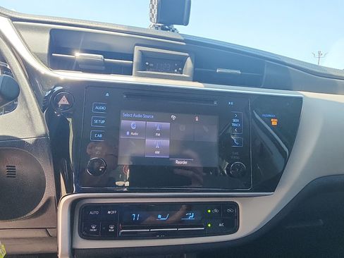 Used 2019 Toyota Corolla LE FWD image 13