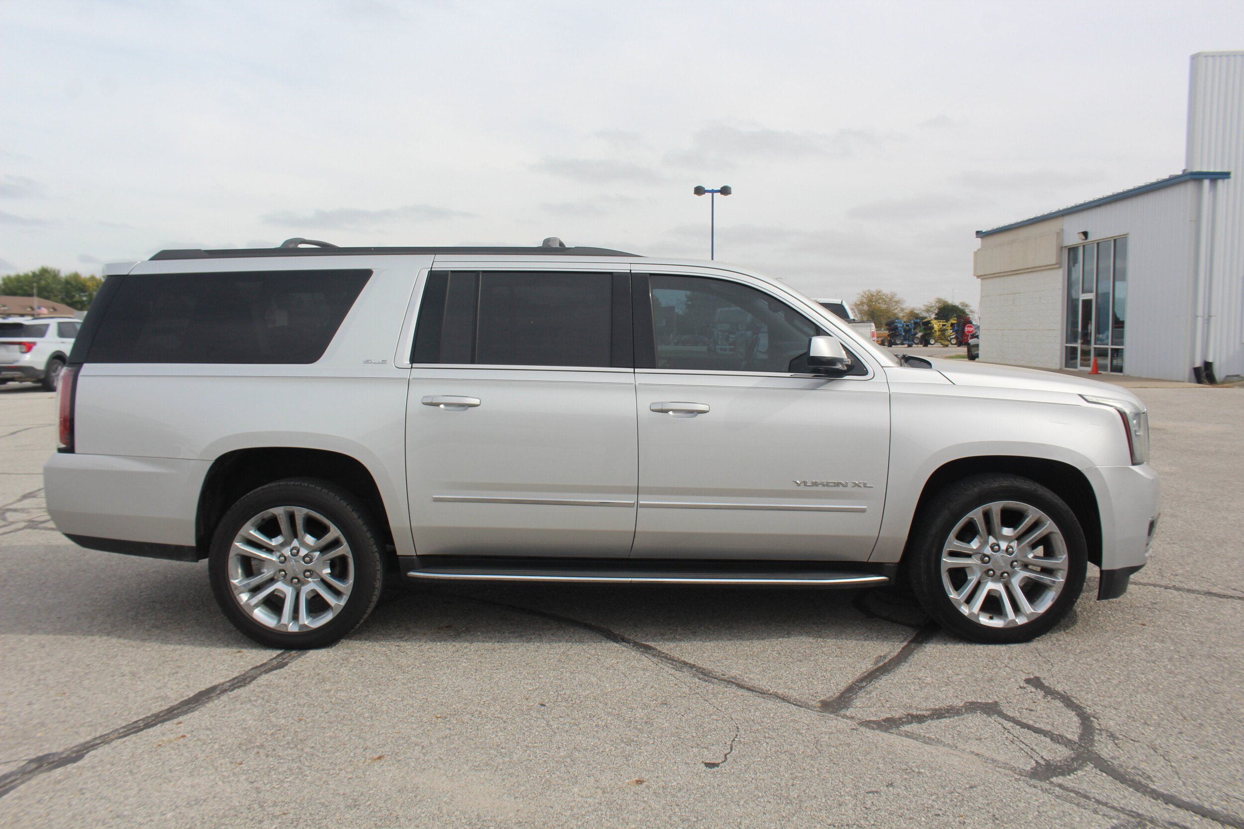 Used 2016 GMC Yukon XL SLE AWD/4WD image 4