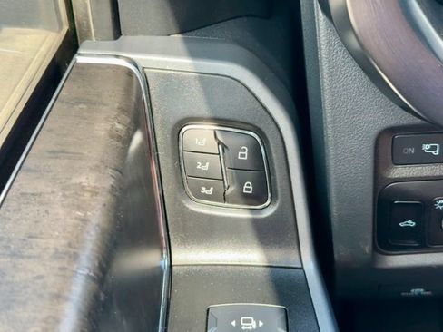 Used 2023 Ford F250 Lariat w/ Sport Appearance Package AWD/4WD image 31