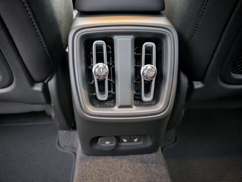 Used 2023 Volvo XC40 Recharge Ultimate w/ Protection Package Premier image 12