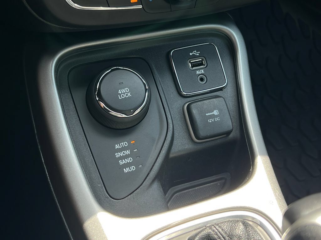 Used 2018 Jeep Compass Sport w/ Tech Group AWD/4WD image 36