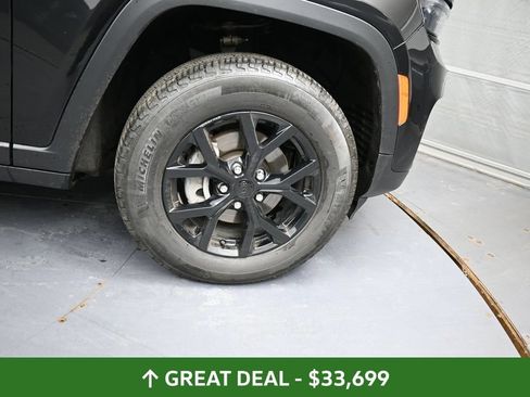 Used 2025 Jeep Grand Cherokee Altitude AWD/4WD image 20