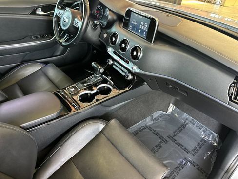 Used 2018 Kia Stinger RWD image 17