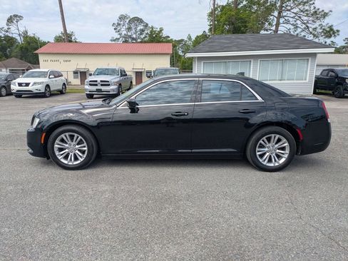 Used 2017 Chrysler 300 Limited w/ Value Package image 6