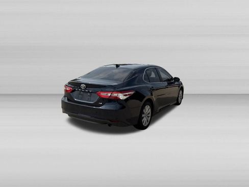 Used 2020 Toyota Camry LE FWD image 6