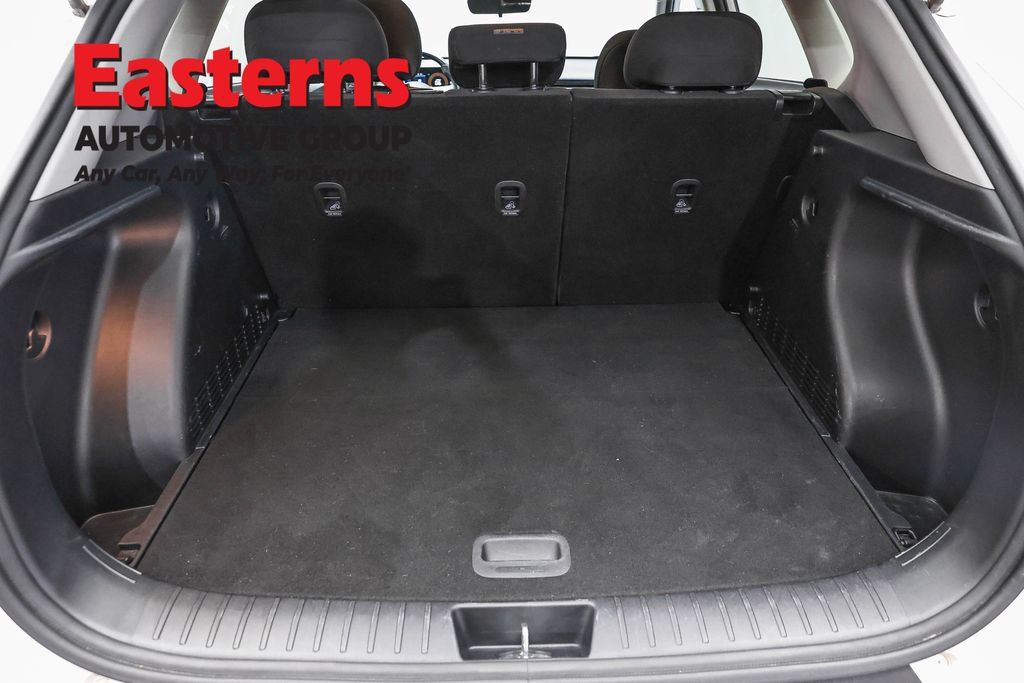 Used 2025 Hyundai Kona SEL FWD image 11