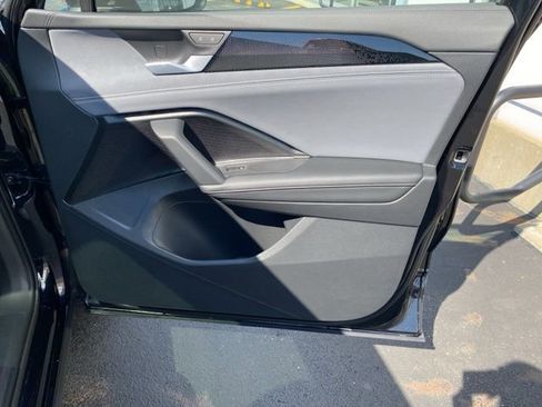 New 2025 Volkswagen Tiguan SE AWD/4WD image 46