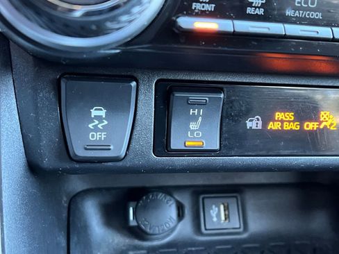 Used 2024 Toyota RAV4 XLE w/ Convenience Package image 30