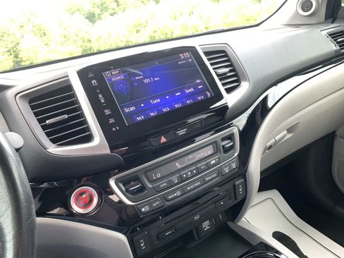 Used 2017 Honda Pilot Touring image 16