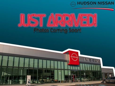 Used 2024 Nissan Pathfinder SV image 1