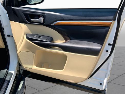Used 2017 Toyota Highlander Limited FWD image 23