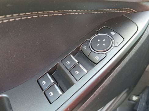 Used 2020 Ford Explorer XLT w/ Equipment Group 202A AWD/4WD image 27