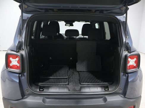 Used 2022 Jeep Renegade Altitude image 4