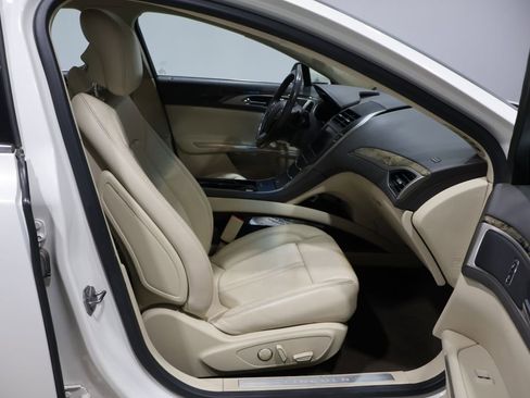 Used 2013 Lincoln MKZ image 24