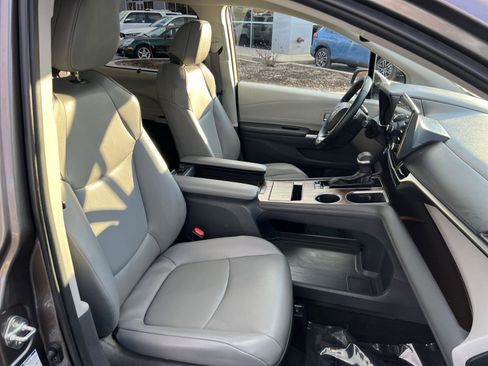 Used 2022 Toyota Sienna XLE image 27