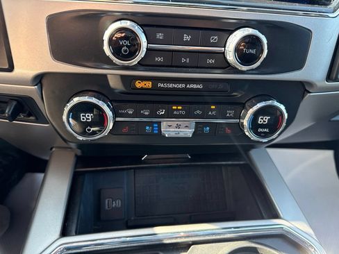 Used 2022 Ford F250 Lariat w/ Black Appearance Package AWD/4WD image 19