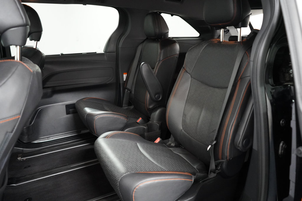 Used 2024 Toyota Sienna XSE w/ XSE Premium Package FWD image 24