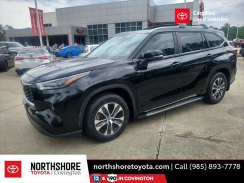 Certified 2024 Toyota Highlander XLE FWD image 1