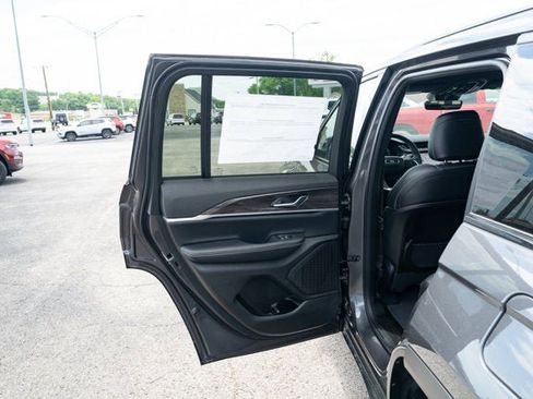 New 2026 Jeep Grand Cherokee Altitude AWD/4WD image 11