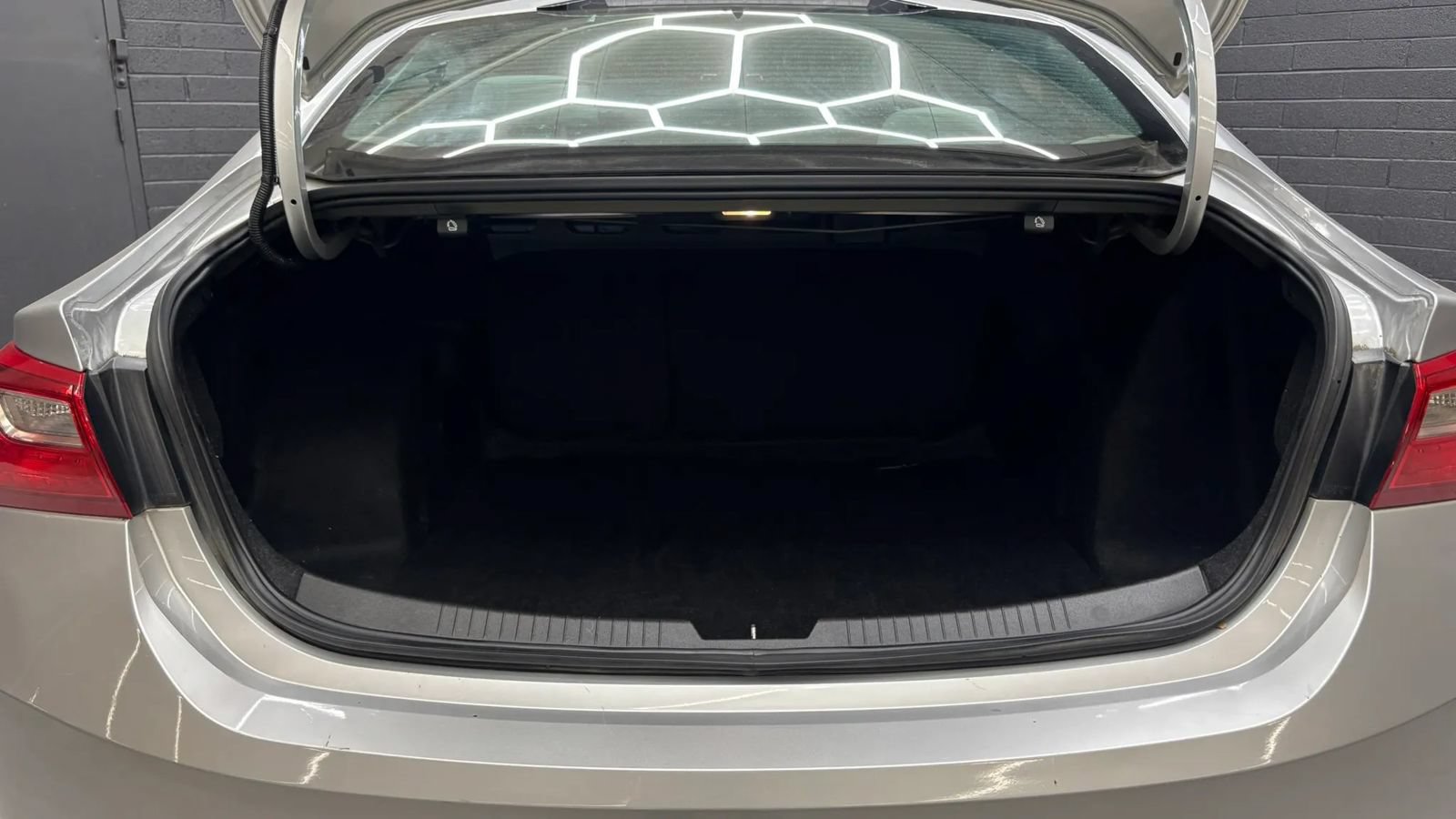 Used 2016 Chevrolet Malibu LS FWD image 11